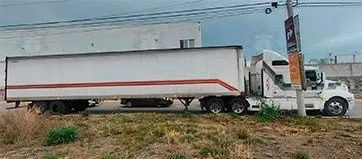 Tractocamión con inhibidor de señal