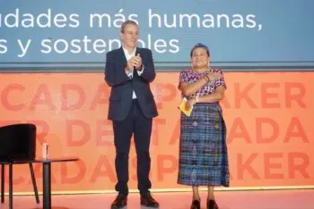 Rigoberta Menchú llama en Puebla a construir ciudades más humanas e incluyentes