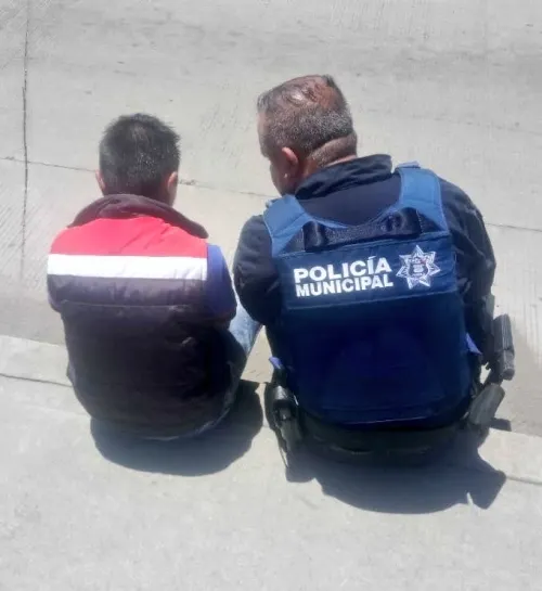Menor intenta aventarse de Puente de La Resurrección