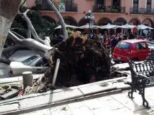 Fuertes vientos causan destrozos, un muerto y dos heridos en Puebla