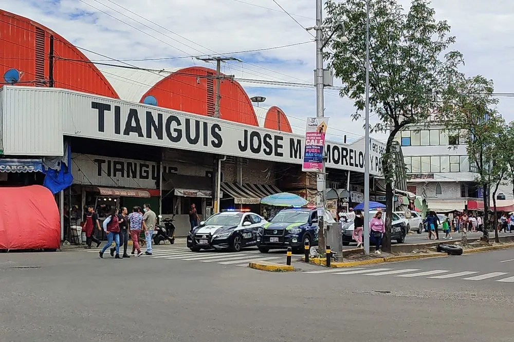 Detienen a dos sujetos durante balacera en el Mercado Morelos