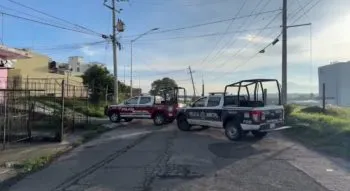 Hallan dos cadáveres encobijados con mensajes de amenaza en Cuautlancingo