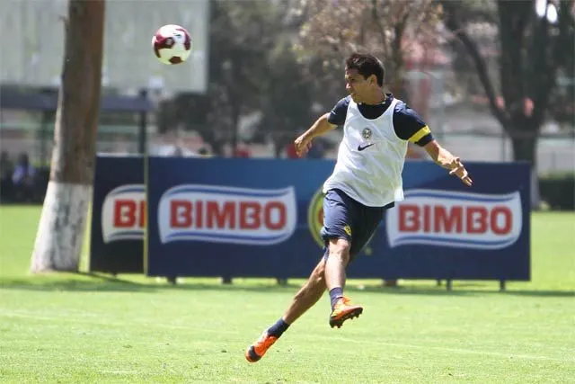 América muestra arma en el medio campo con Molina