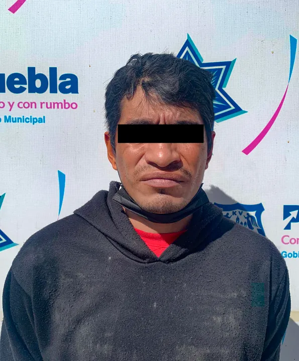 ‘El panter’ dedicado al robo a tiendas de conveniencia es detenido por la policía municipal de Puebla