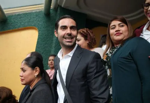 El PES otorga al cantante Ernesto D’Alessio la Comisión del Deporte