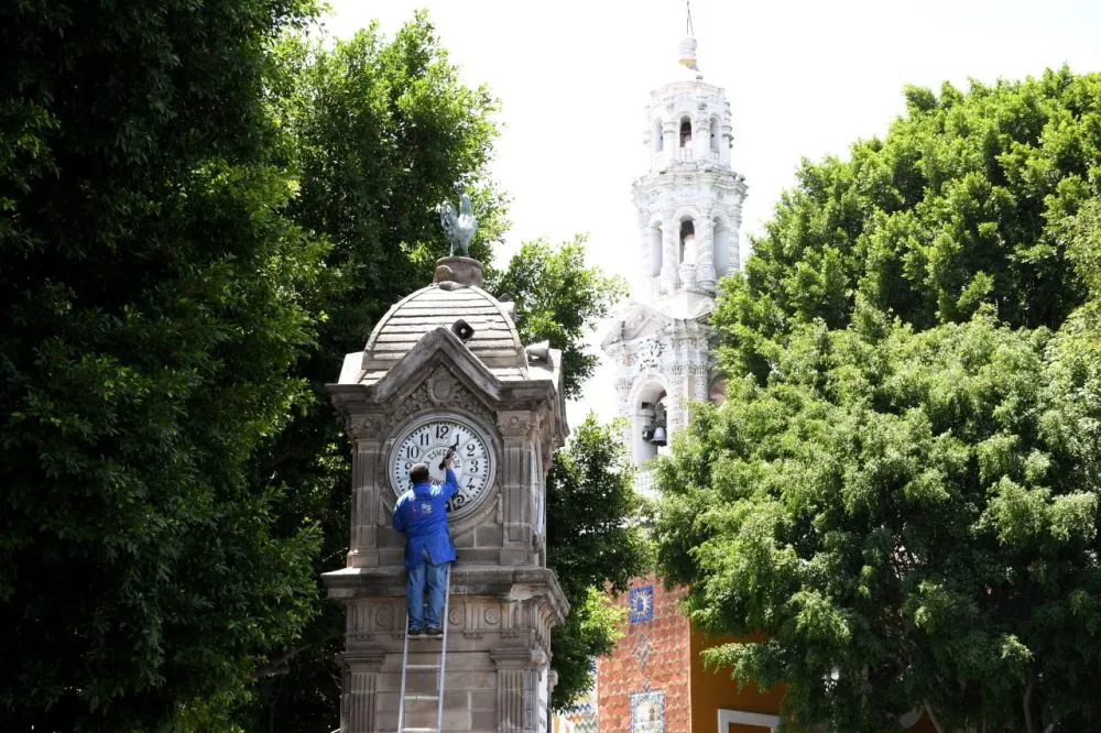 Los relojes de “El Gallito” y palacio municipal vuelven a dar la hora , gracias la intervención del ayuntamiento