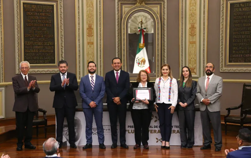 congreso-de-puebla-presea-luis-rivera-terrazas