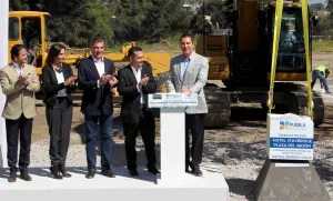 Estado y ayuntamiento colocan primera piedra del Hotel Staybridge