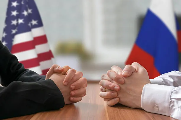 Estados Unidos suspende operaciones cibernéticas ofensivas contra Rusia, según CNN