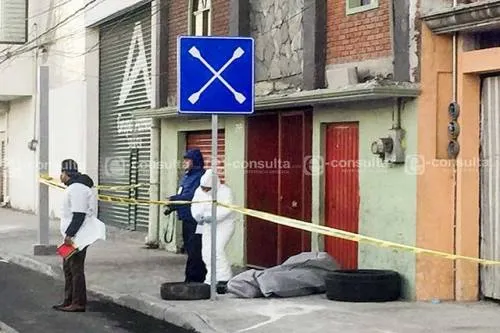 Hallan sin vida a empleado de bar en Cholula; se presume fue ultimado a balazos