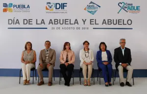 SEDIF reconoce adultos mayores por el Día del Abuelo y Abuela