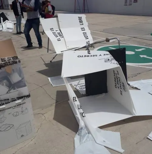 Mediante balazos se roban urnas en San Aparicio y Barranca Honda