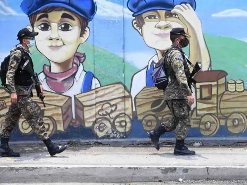 Protestan con cacerolazos en El Salvador por crisis ante coronavirus