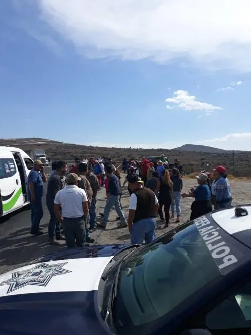 Alcalde de Cañada Morelos olvida pagar luz y deja sin agua a pobladores; bloquean carretera