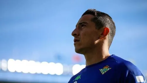 Andrés Guardado, causa baja por rotura muscular