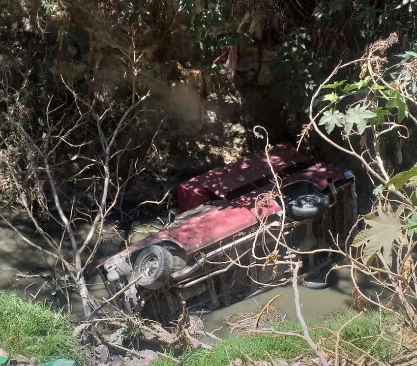 Hombre pierde la vida tras volcar su camioneta en la autopista Puebla-México