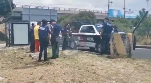 Evita Policía Municipal intento de suicidio en puente de Periférico Ecológico y la 14 Sur