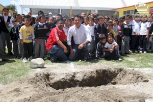 Néstor Camarillo arranca obra de comedor escolar en Quecholac