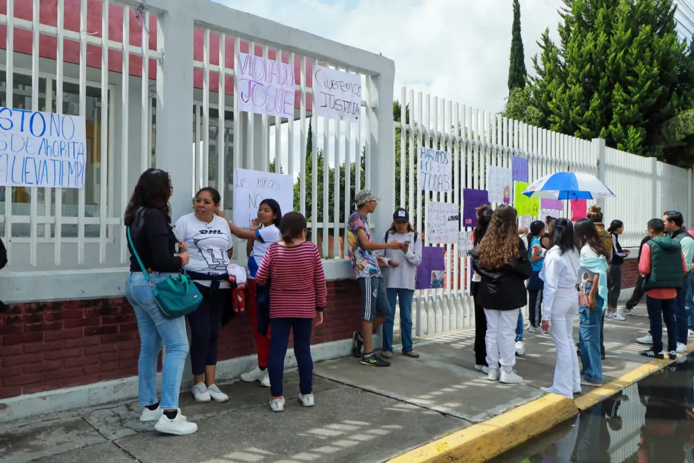 Padres de familia golpean a psicólogo de la secundaria Blandina Torres de Marín señalado de acoso