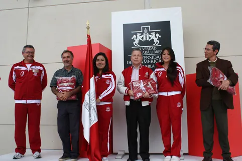 Abanderó rector Ibero delegación que participará en Encuentros Deportivos INTERSUJ 2012