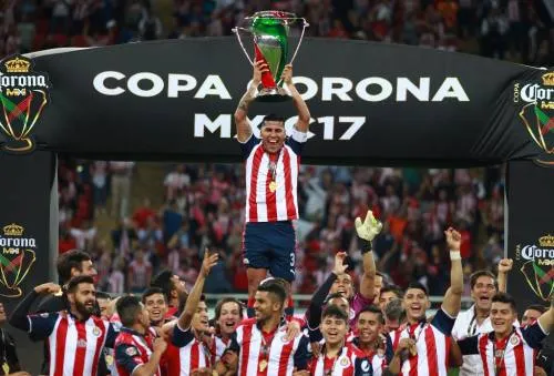 Diez años de sequía, 180 minutos delirantes y ¡Chivas campeón!