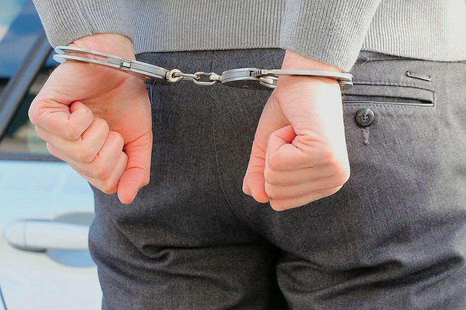 Detenido Arresto Esposado
