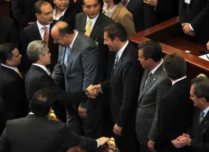 Asiste Rafael Moreno Valle al primer informe de gobierno de Miguel Ángel Mancera