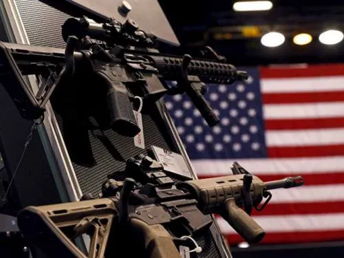 Mayor tienda minorista de armas en EU deja de vender fusiles de asalto