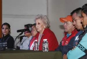 Abuelas de Plaza de Mayo se solidarizan con familias de Iguala