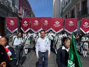 Refuerza Conalep Puebla valores cívicos en desfile del 16 de septiembre
