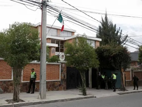 Expulsa Bolivia a funcionarios españoles tras roce diplomático