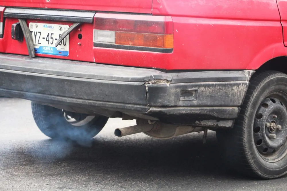 Gran parte de la contaminación que cubre Puebla es la emisión de humo de los automóviles que transitan en la ciudad.