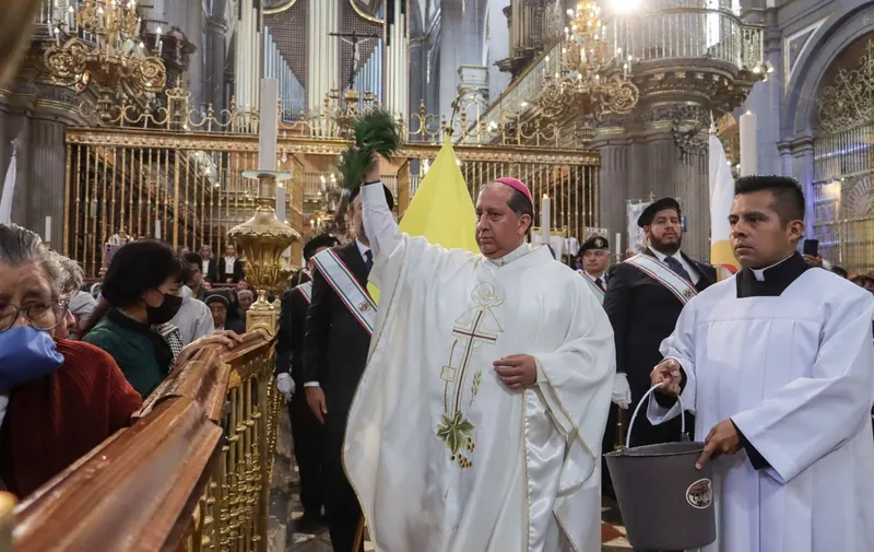 apertura-puerta-del-perdon-catedral-pue