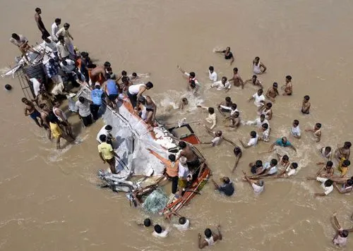 Mueren varios niños en un río en India