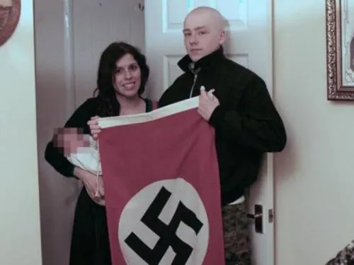 Detienen a pareja neonazi que practicaba ‘rituales nazis’ a bebé