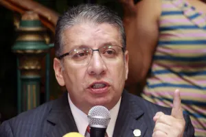 Acepta Enrique Doger interés en la minigubernatura