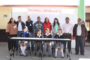 Quecholac entrega mobiliario a primaria de San Simón
