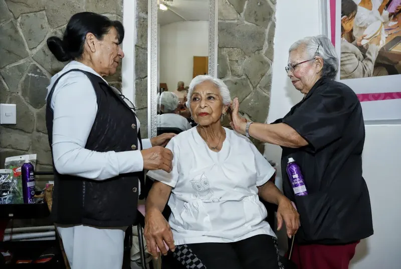 smdif-pue-oxxo-taller-cortes-adultos-mayores
