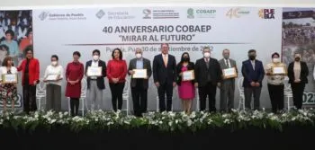 Celebra COBAEP 40 aniversario; personal es reconocido por años de servicio