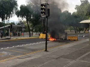 Barricadas en CU obligan a rector UNAM a despachar en sede alterna