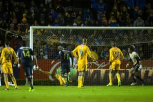 América sale vivo de visita a Tigres; empata 2-2