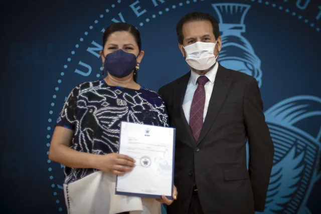 Entrega el Rector Alfonso Esparza 136 definitividades a personal académico