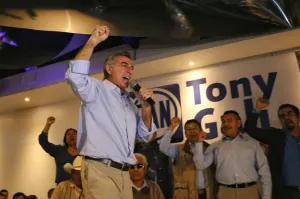 Tony Gali expuso propuestas ante panistas de Cholula