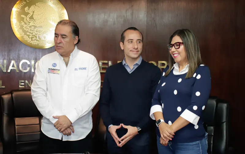 Panitas presentan queja en el INE