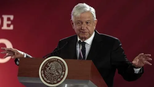 AMLO pide no proteger a huachicoleros; anuncia distribución de Cartilla Moral