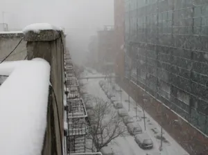 Cancelan más de mil 500 vuelos por nevada en NY