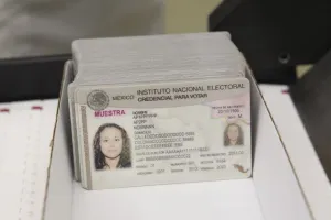 INE inicia credencialización de mexicanos en el extranjero