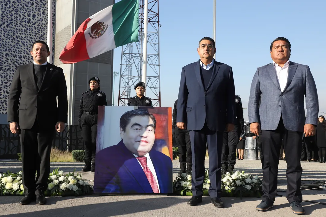 Ceremonia de honor a la bandera