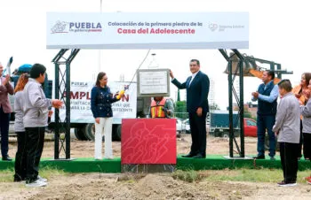 Coloca Céspedes Peregrina la primera piedra de la Casa del Adolescente