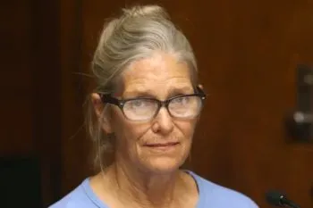 Tras 53 años, Leslie Van Houten, discípula de Charles Manson, sale de prisión